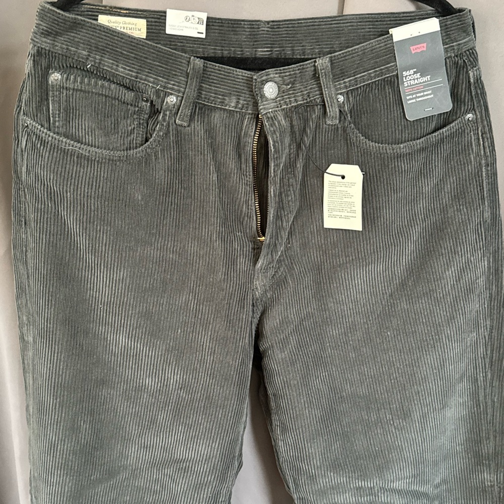 568 Levi's Men's Gray Corduroy Relaxed Jeans